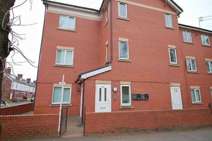 2 Bedroom Flat To Rent In Hyde Road, Manchester, M18