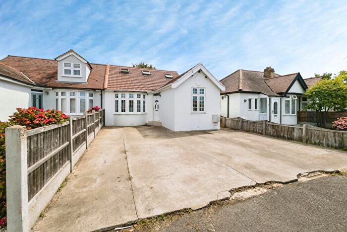 4 Bedroom Bungalow For Sale In Belmont Road, Hornchurch, RM12