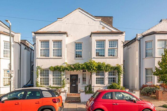 1 Bedroom Flat To Rent In Robinson Road, Tooting, London, SW17