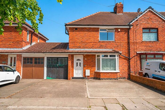 3 Bedroom Semi-Detached House For Sale In Dodsworth Avenue, York, YO31