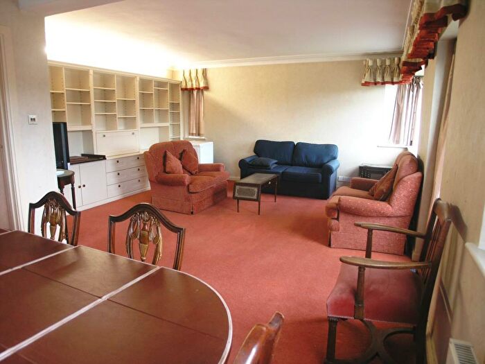 3 Bedroom Flat To Rent In Courtney House, Mulberry Close, London, NW4