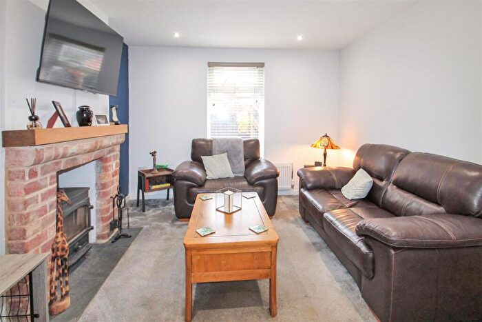 3 Bedroom Detached House For Sale In High Street., Ringstead, NN14