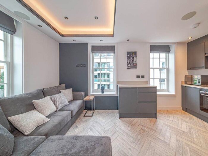 1 Bedroom Flat To Rent In Packington Street, Islington, London, N1