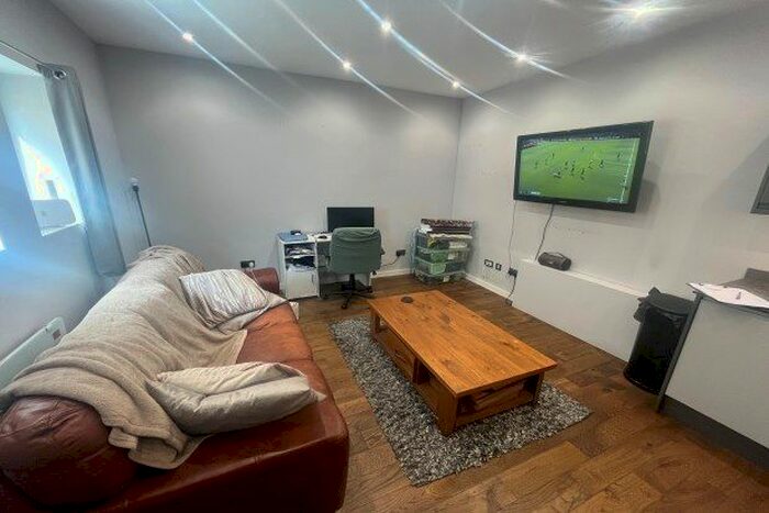 1 Bedroom Flat To Rent In - London Road, Benfleet, SS7