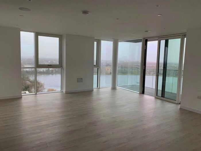 3 Bedroom Flat To Rent In Coster Avenue, Manor House, N4