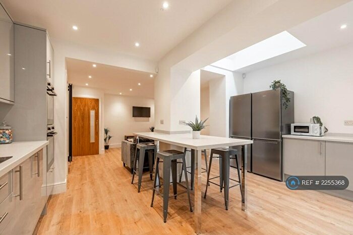 7 Bedroom Terraced House To Rent In Whitham Road, Sheffield, S10