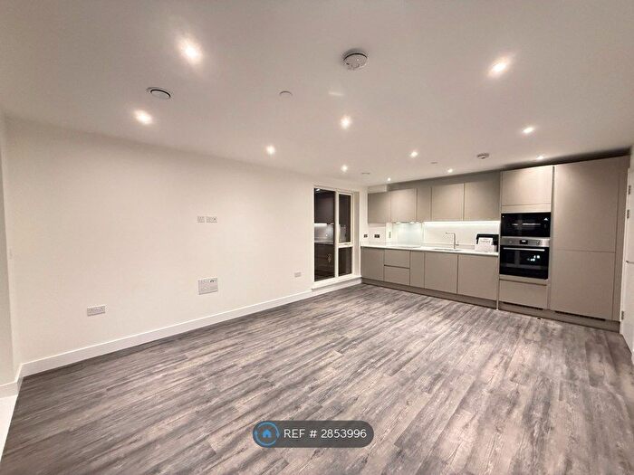 2 Bedroom Flat To Rent In Shillingford House, Oxford, OX2