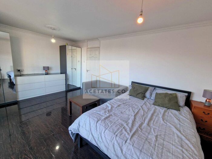 4 Bedroom Flat To Rent In Overbury Street, Hackney, London, E5