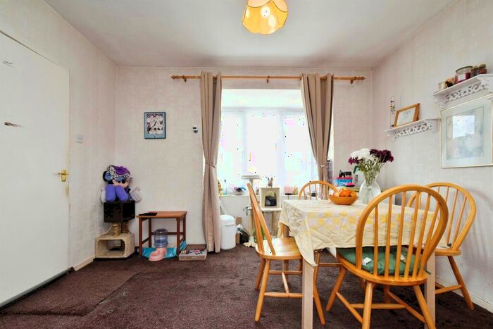 3 Bedroom Terraced House For Sale In Carstairs Avenue, Swindon, SN3