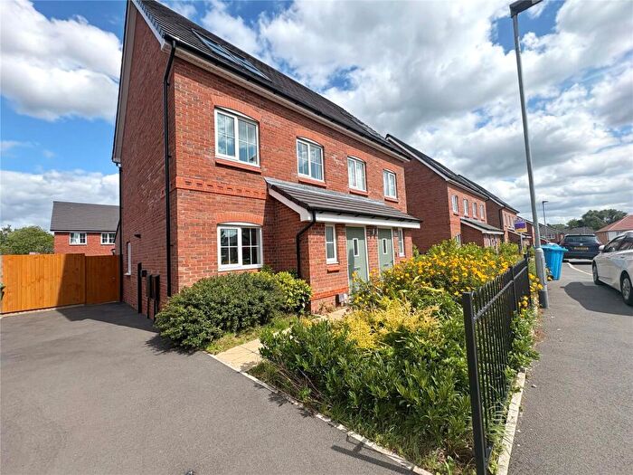 3 Bedroom Semi-Detached House For Sale In Scenic Street, Manchester, Greater Manchester, M18