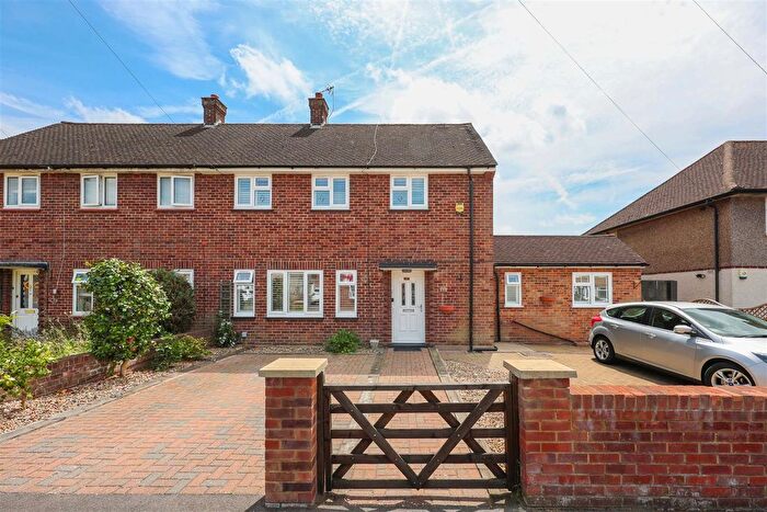 4 Bedroom Semi-Detached House For Sale In Ashwood Avenue, Hillingdon, UB8