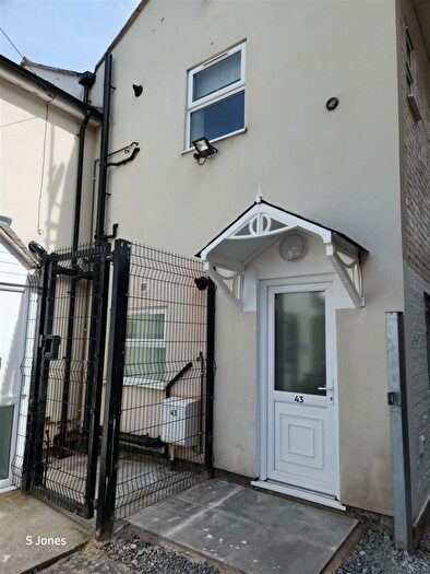 2 Bedroom Apartment To Rent In King Street, Wrexham, LL11