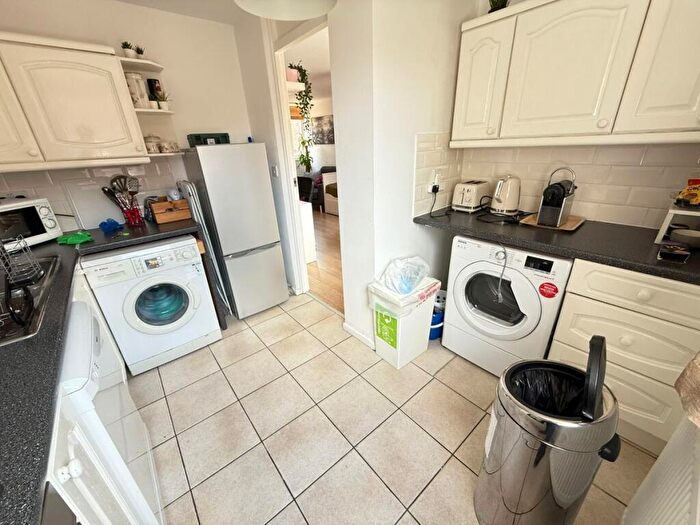 1 Bedroom Flat To Rent In Sanders Way, London, N19