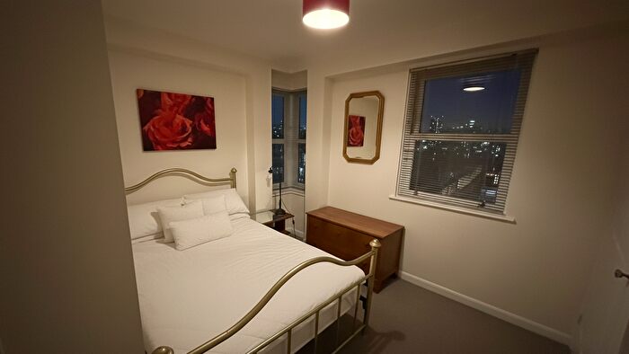 3 Bedroom Flat To Rent In Saltwell Street, London, E14