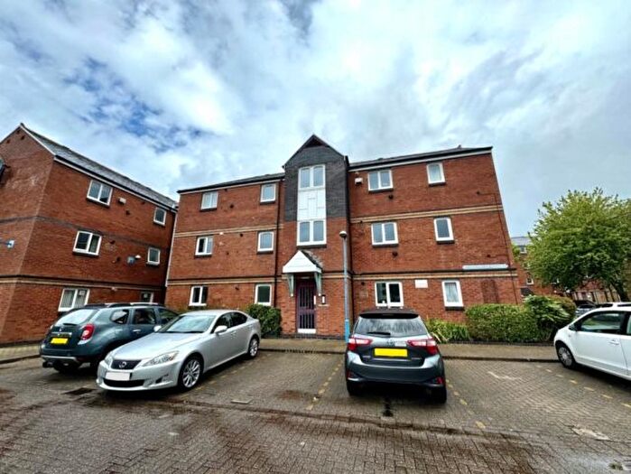 1 Bedroom Flat To Rent In St Nicholas Square, Marina, Swansea., SA1