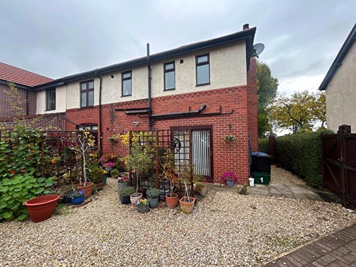 4 Bedroom Semi-Detached House For Sale In Crabgate Lane, Doncaster, DN6
