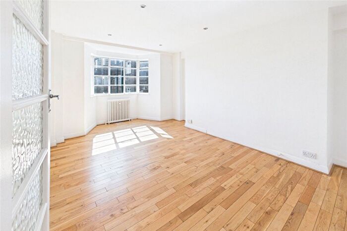 2 Bedroom Flat For Sale In Corner Fielde, Streatham Hill, London, SW2