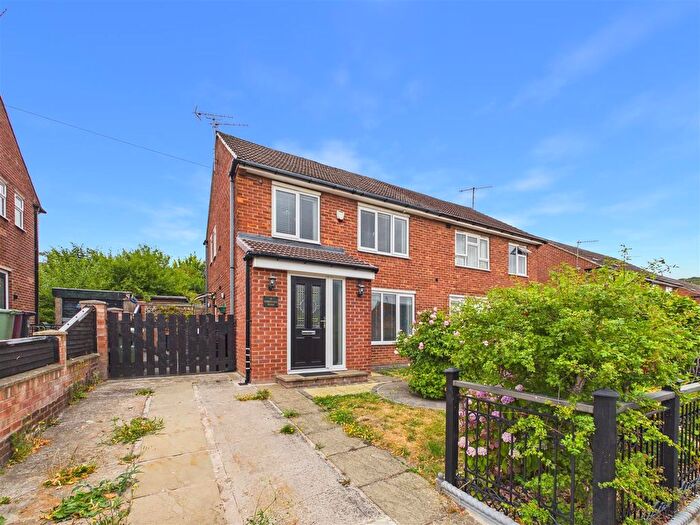 3 Bedroom Semi-Detached House For Sale In Shireoaks Road, Dronfield, S18
