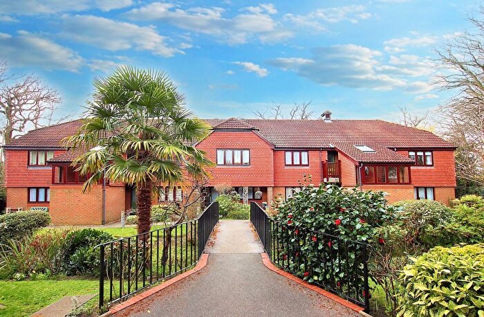 2 Bedroom Property For Sale In Alderbrook Court, The Alders, West Wickham, BR4