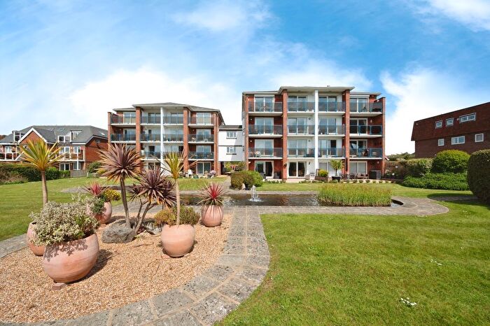 3 Bedroom Flat For Sale In Sea Front, Hayling Island, Hampshire, PO11