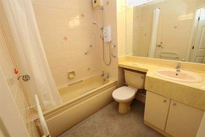 1 Bedroom Apartment For Sale In Rydal Court, Bolton, BL1