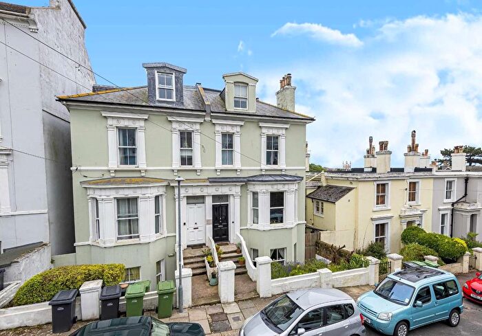 2 Bedroom Flat For Sale In Quarry Road, Hastings, TN34