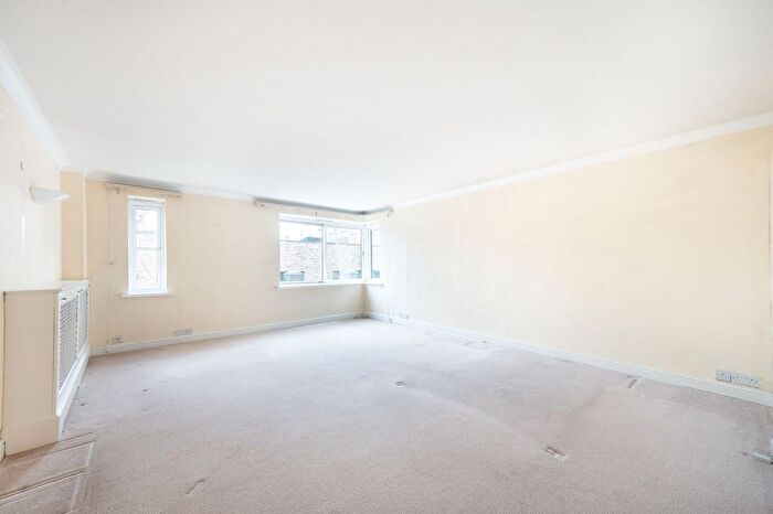 Studio For Sale In Kensington Place, Hillgate Village, London, W8
