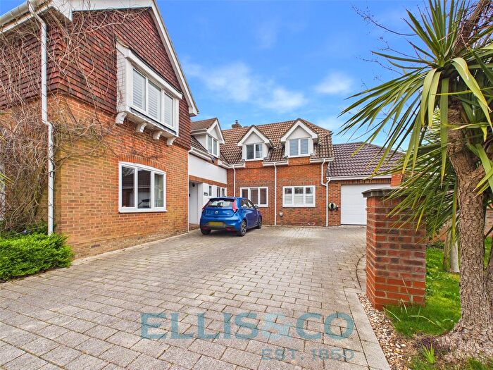 1 Bedroom Flat To Rent In Ely Gardens, Tonbridge, Kent, TN10