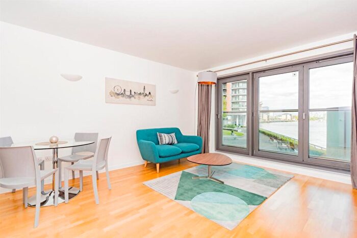 1 Bedroom Apartment To Rent In New Providence Wharf, Fairmont Avenue, London, E14