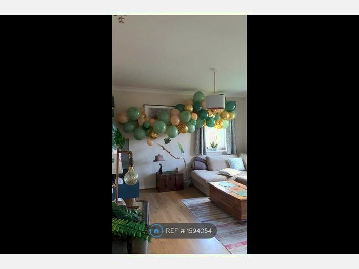 2 Bedroom Flat To Rent In Langford Green, London, SE5