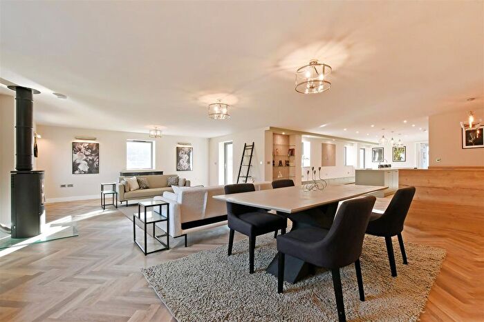 4 Bedroom Property For Sale In Shatton Lane, Shatton, Hope Valley, S33