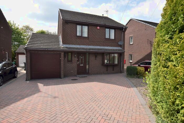 3 Bedroom Detached House To Rent In Osprey Close, Leeds, LS17