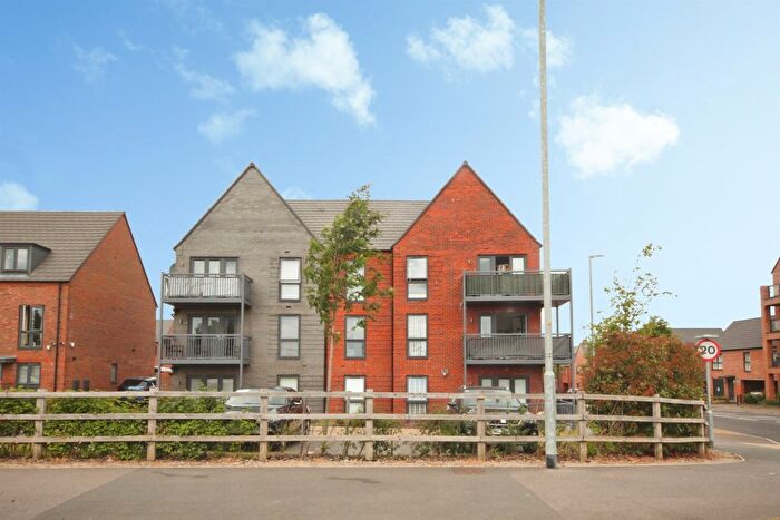 2 Bedroom Flat For Sale In Silver Birch Avenue, Houghton Regis, Dunstable, LU5