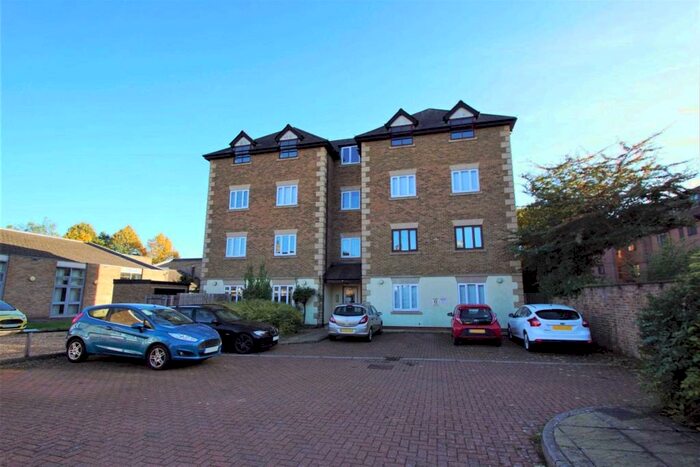 2 Bedroom Flat To Rent In Baker Street, Hertford, SG13