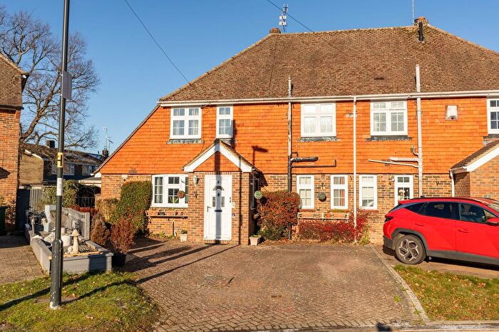 3 Bedroom Semi Detached House For Sale In Alicia Avenue, Crawley, RH10