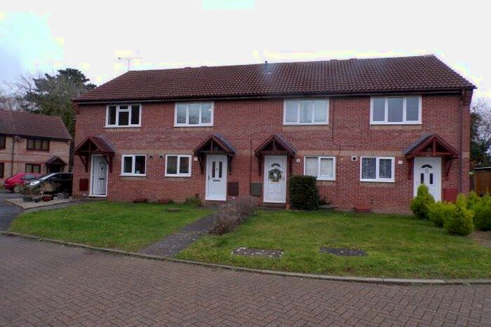 2 Bedroom Property To Rent In Lynton Court, Southampton SO40