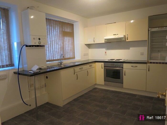 3 Bedroom Block Of Flats To Rent In Eccles New Road, Salford, M5