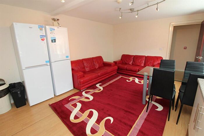 5 Bedroom Flat To Rent In City Road, Roath, Cardiff, CF24