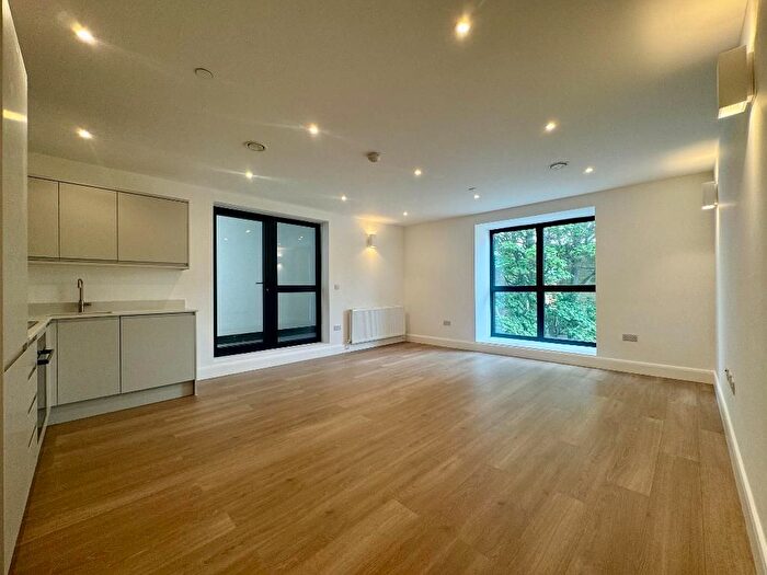 1 Bedroom Flat To Rent In - High Street, Slough, SL1