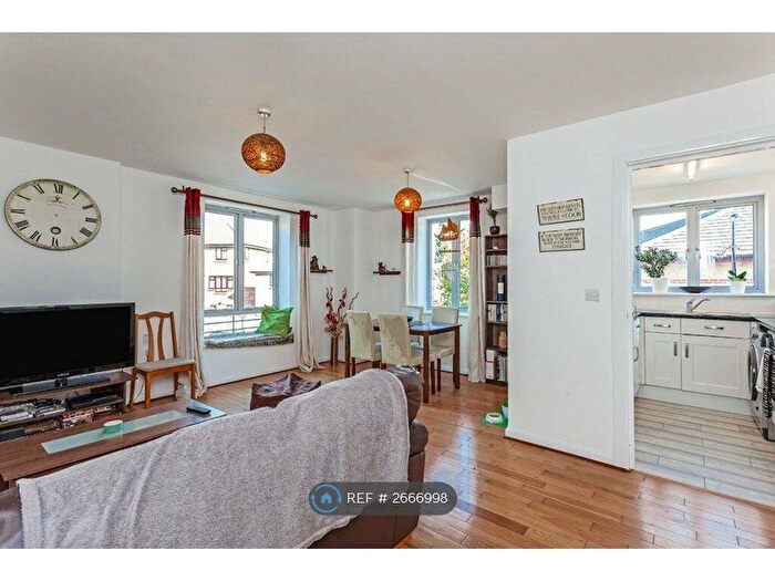 2 Bedroom Flat To Rent In Trim Street, London, SE14