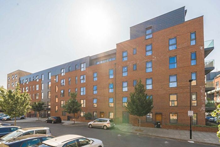 2 Bedroom Flat For Sale In Tewkesbury Road, Ealing, W13