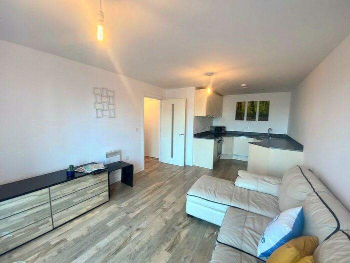 2 Bedroom Apartment To Rent In I-land Apartment, Essex Street, B5