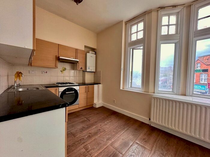 5 Bedroom Flat To Rent In Thrale Road, London, SW16