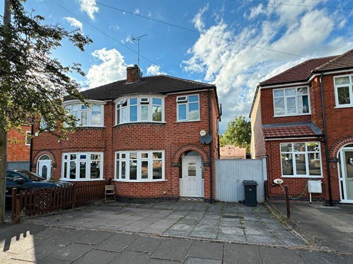 3 Bedroom Semi-Detached House To Rent In Meadvale Road, Leicester, LE2