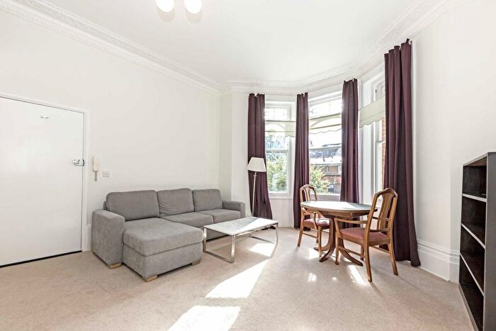 1 Bedroom Flat To Rent In Old Palace Lane, Richmond, TW9