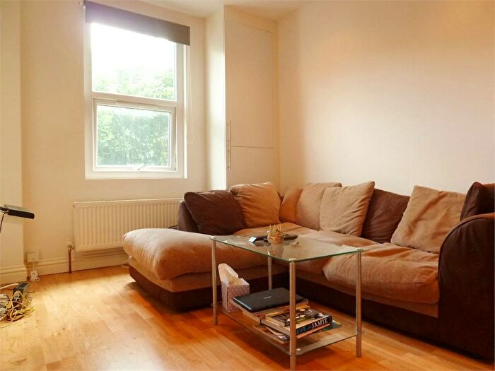 2 Bedroom Flat To Rent In Battersea High Street, Battersea, London, SW11