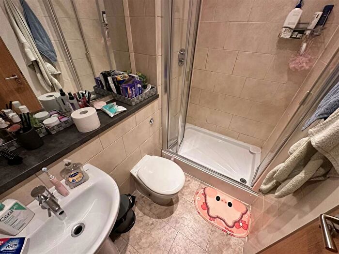 2 Bedroom Flat For Sale In Chapel Street, Salford, M3