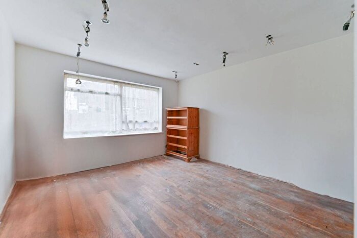 1 Bedroom Flat For Sale In Holmesdale Road, South Norwood, London, SE25