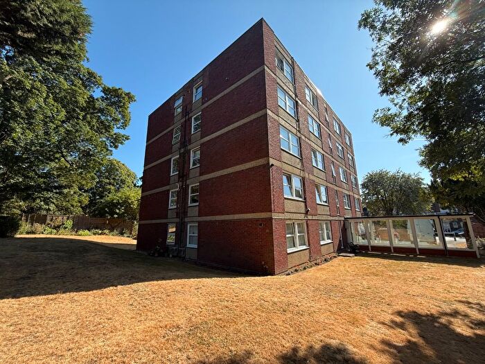 2 Bedroom Flat For Sale In Parkside Flats, High Street South, Dunstable, LU6