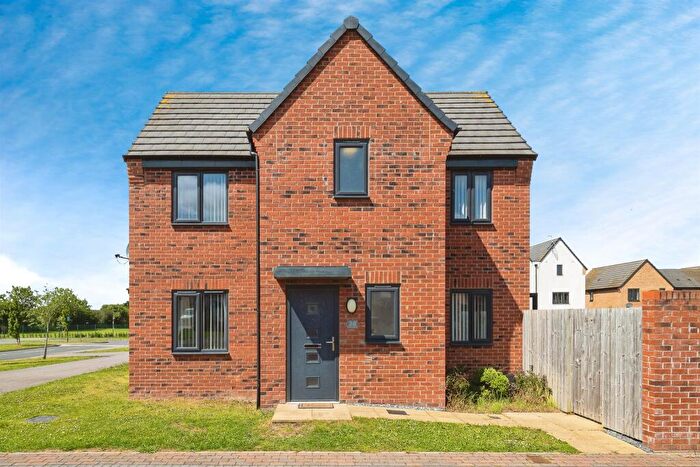 3 Bedroom Semi-Detached House For Sale In Angel Place, Kingswood, Hull, HU7